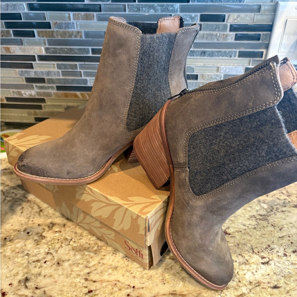 Womens Softt Tara Greenish/Brown Suede Boot - 8 - NIB